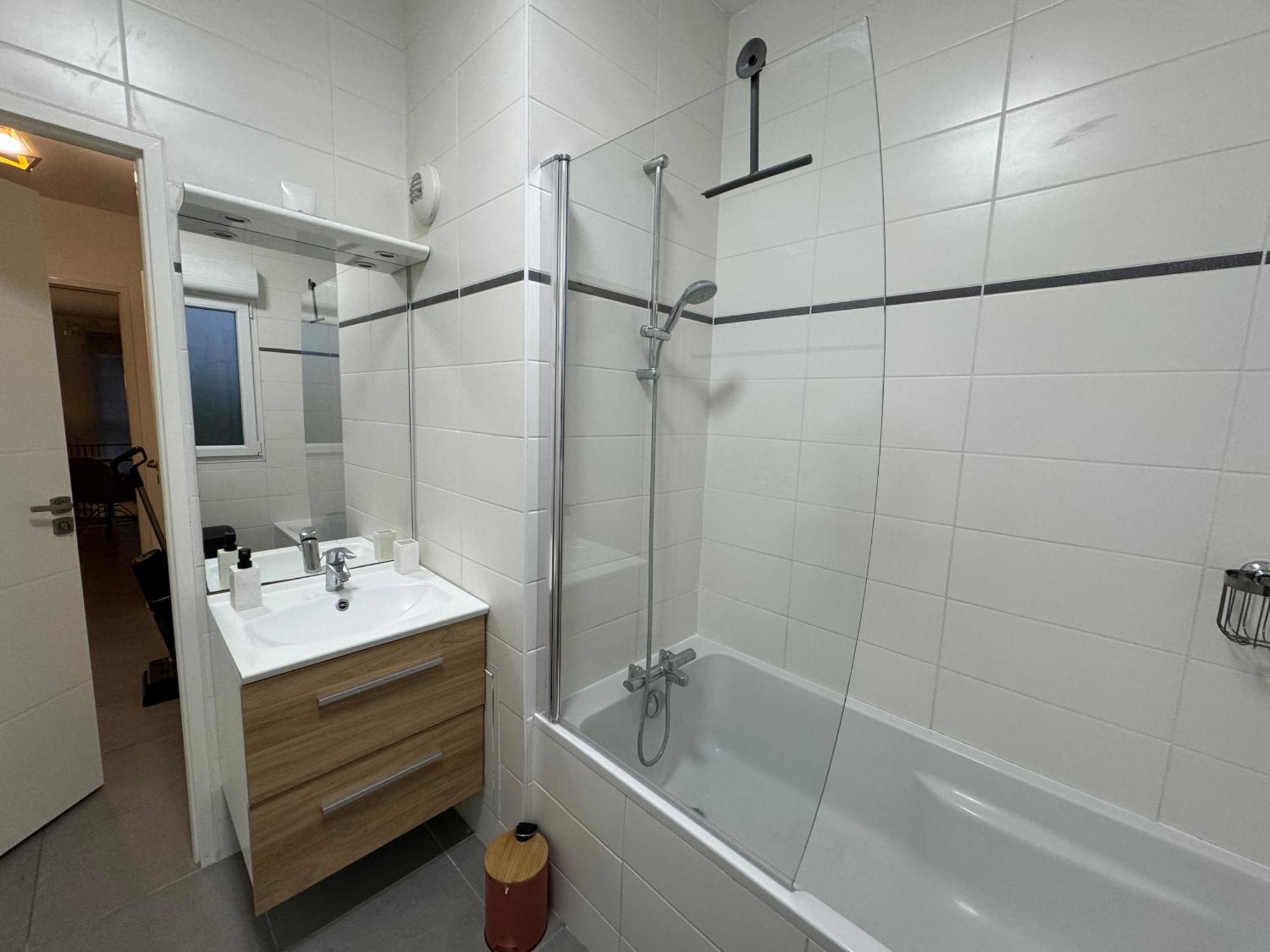 Romarin-gares Appartement